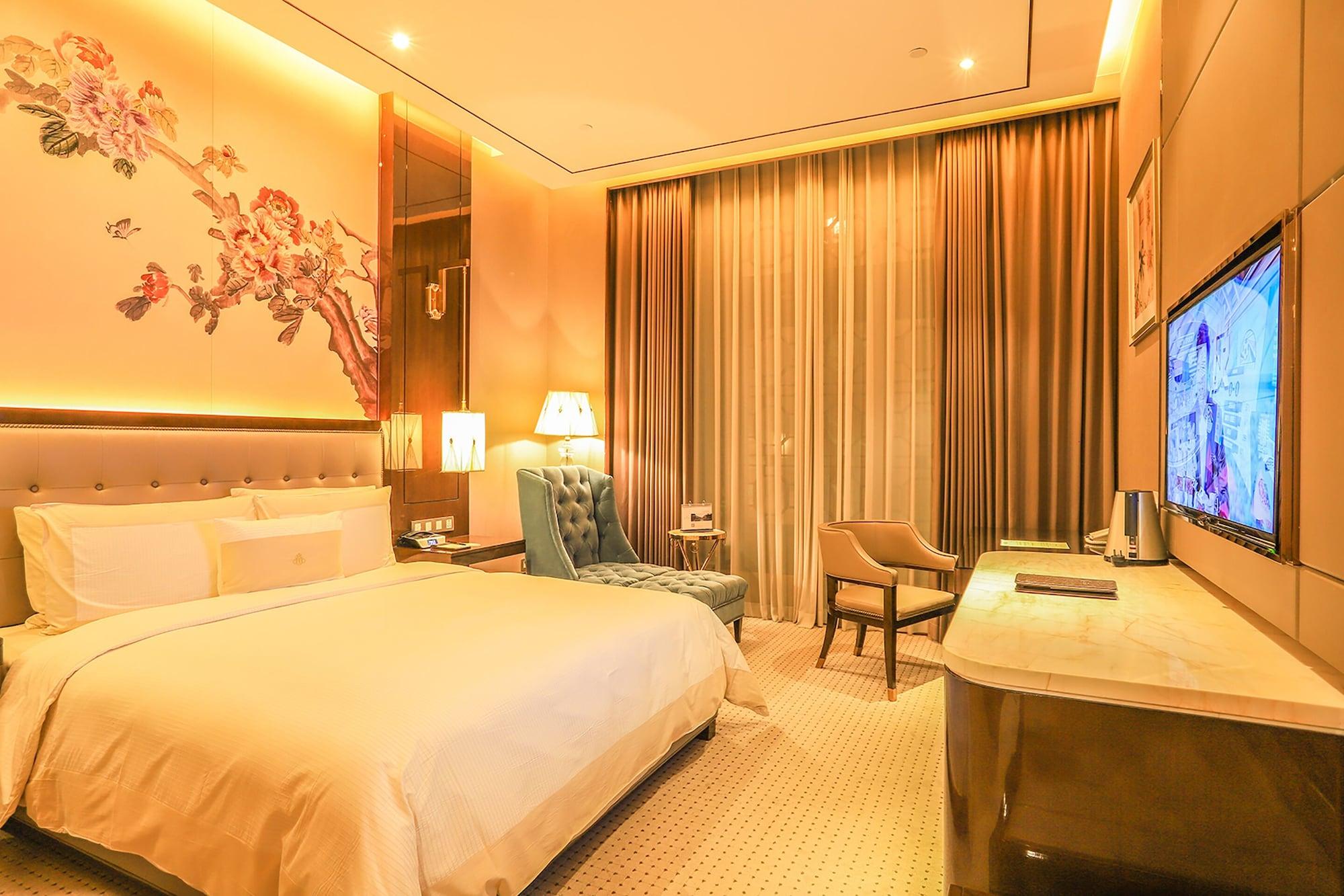 Royal Garden Hotel Shanghai-Free Shuttle To And From Disney & Pvg & Close Metro Line2 Easy To Sha New Expo Zewnętrze zdjęcie