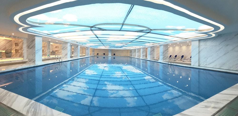 Royal Garden Hotel Shanghai-Free Shuttle To And From Disney & Pvg & Close Metro Line2 Easy To Sha New Expo Zewnętrze zdjęcie