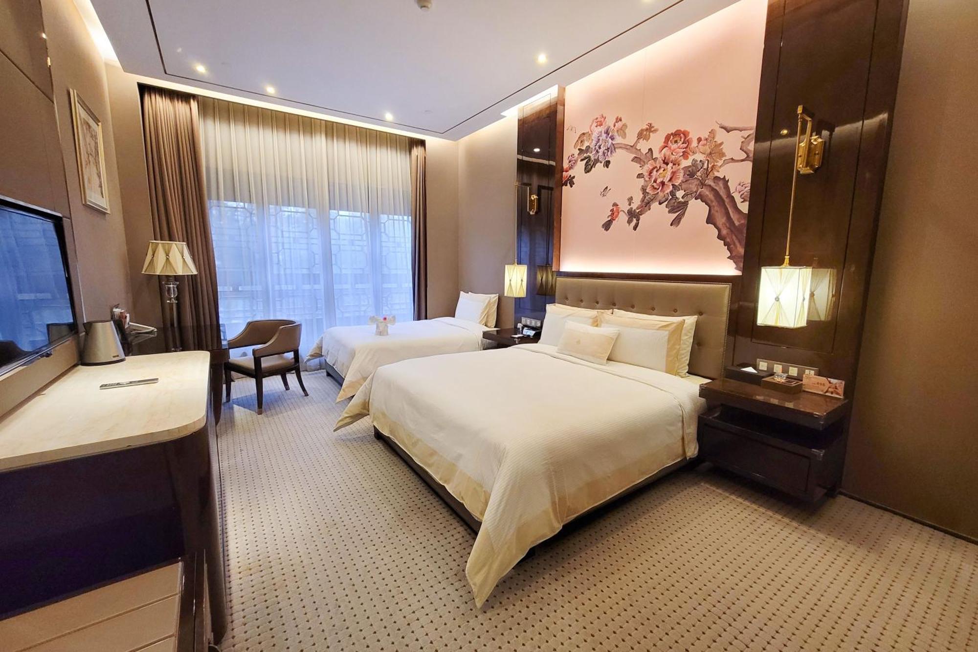 Royal Garden Hotel Shanghai-Free Shuttle To And From Disney & Pvg & Close Metro Line2 Easy To Sha New Expo Zewnętrze zdjęcie